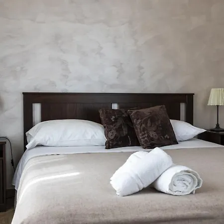Bed & Breakfast Domus Monasteire