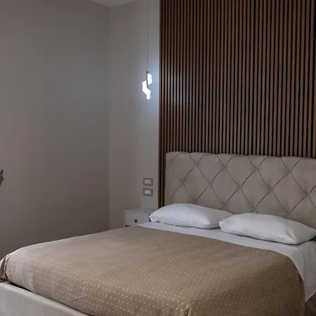 Domus Monasteire パガーニ