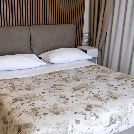 ベッド・アンド・ブレックファスト Domus Monasteire